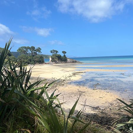 Tipi And Bobs Waterfront Lodge Tryphena Exterior foto